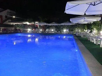 Beverly Village Aparthotel Taureana