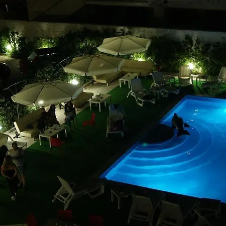 Beverly Village 아파트호텔 *