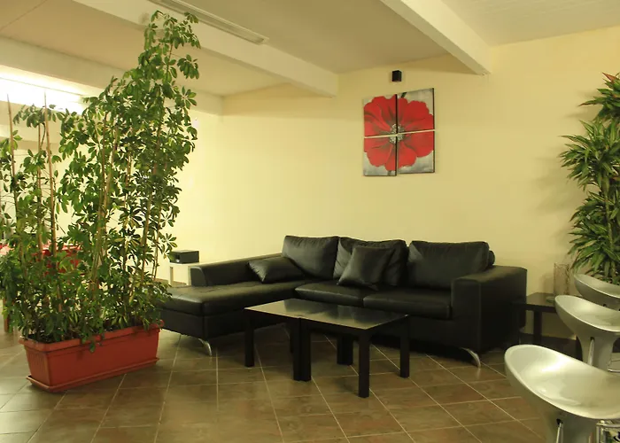 Beverly Village Aparthotel *