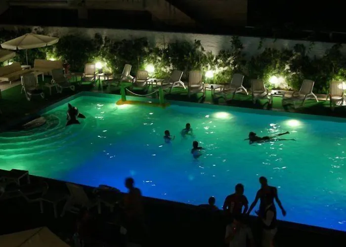 Aparthotel Beverly Village *