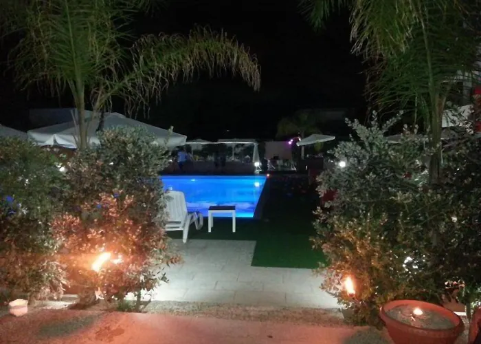 Beverly Village Aparthotel