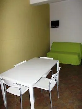 Beverly Village Aparthotel